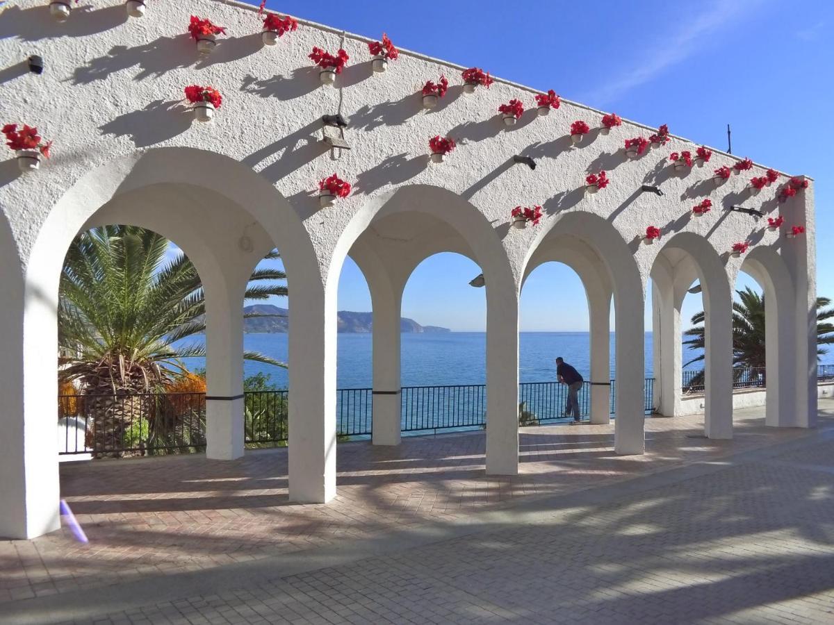 Stella Maris - Sleeps 4 Apartment Nerja Bagian luar foto
