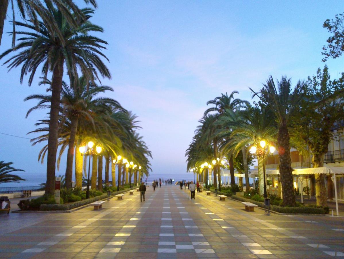 Stella Maris - Sleeps 4 Apartment Nerja Bagian luar foto